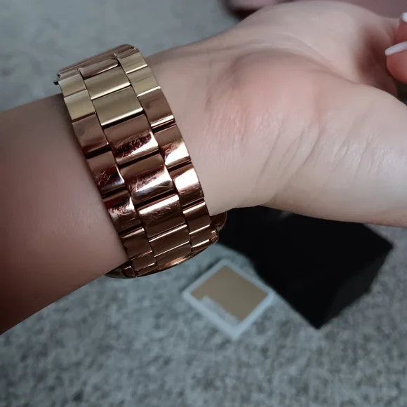 RARE! Michael Kors Rose Gold Slim Runway Watch - Picture 10 of 12